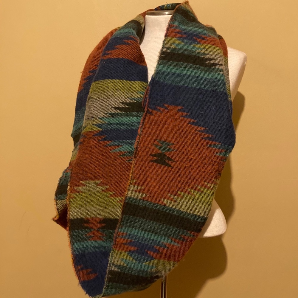 Aztec pattern knit infinity scarf - Picture 2 of 3